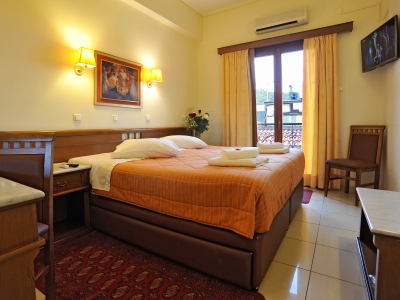 bedroom 6 - hotel parnassos - delphi, greece
