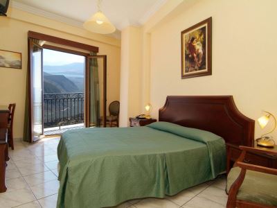 bedroom - hotel hermes - delphi, greece