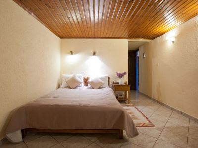 bedroom 2 - hotel hermes - delphi, greece