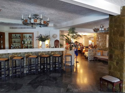 bar - hotel karteros - heraklion, greece