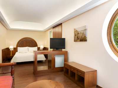 suite - hotel ramada loutraki poseidon resort - loutraki, greece