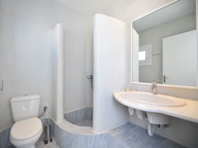 bathroom 1 - hotel artemida's village - mykonos, greece
