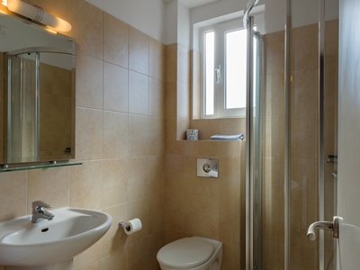 bathroom 1 - hotel park - nafplio, greece