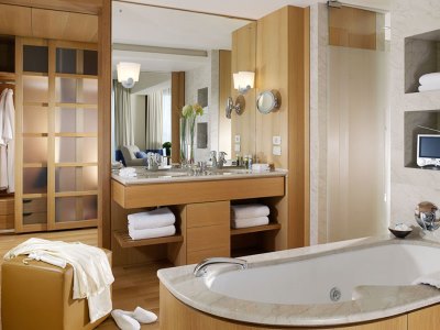 bathroom 1 - hotel amphitryon - nafplio, greece