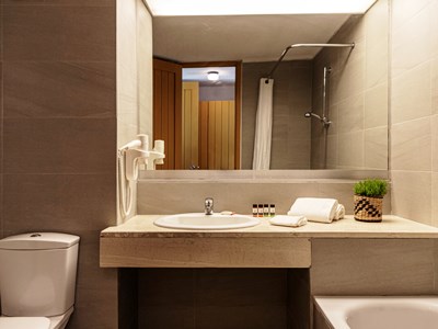 bathroom - hotel amalia olympia - olympia, greece