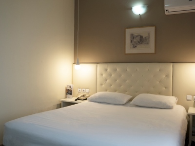 bedroom 5 - hotel capsis - thessaloniki, greece