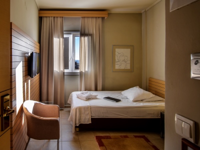 bedroom 1 - hotel astoria - thessaloniki, greece
