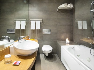bathroom - hotel domotel xenia volos - volos, greece