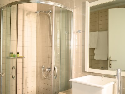 bathroom 1 - hotel afroditi venus beach resort - santorini, greece