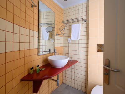 bathroom 2 - hotel afroditi venus beach resort - santorini, greece