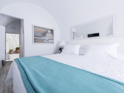 bedroom - hotel aqua luxury suites - santorini, greece