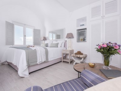 junior suite - hotel aqua luxury suites - santorini, greece