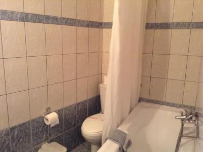 bathroom - hotel orfeas - kalambaka, greece