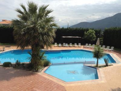 outdoor pool - hotel orfeas - kalambaka, greece