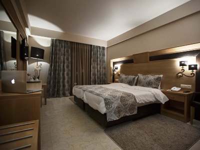 bedroom 1 - hotel grand meteora - kalambaka, greece