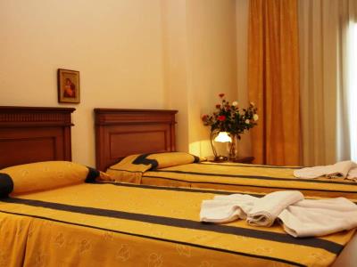 bedroom - hotel famissi - kalambaka, greece
