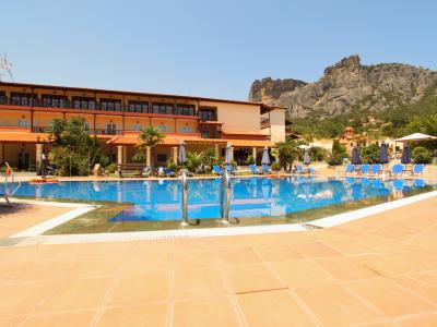 outdoor pool - hotel famissi eden - kalambaka, greece