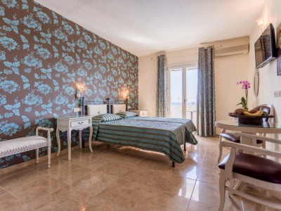 standard bedroom - hotel ariadne - naxos, greece