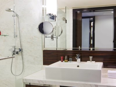 bathroom - hotel skycity marriott - hong kong, hong kong