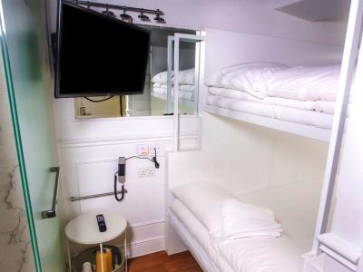 bedroom - hotel mini hotel causeway bay - hong kong, hong kong