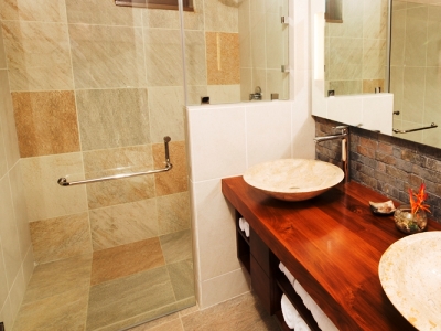 bathroom 1 - hotel indura beach curio collection by hilton - tela, honduras