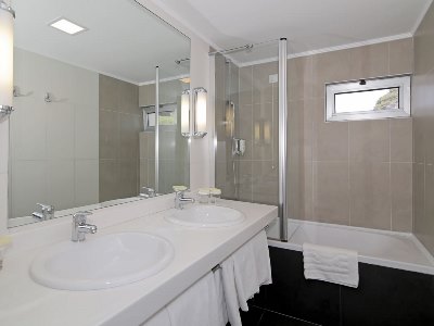 bathroom - hotel lero - dubrovnik, croatia