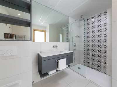 bathroom 1 - hotel royal neptun - dubrovnik, croatia