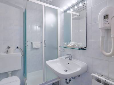 bathroom - hotel komodor - dubrovnik, croatia