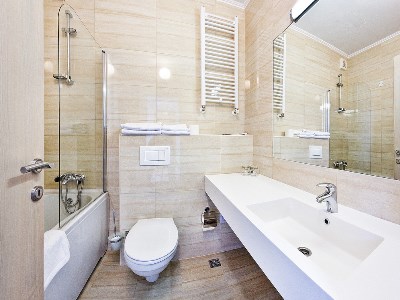 bathroom 1 - hotel medena - trogir, croatia