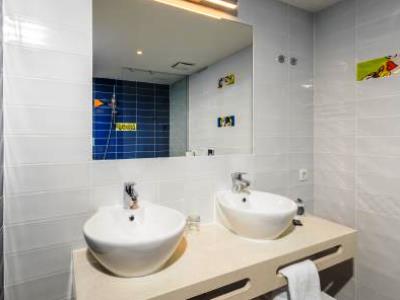 bathroom 1 - hotel pharos, hvar bayhill - hvar, croatia