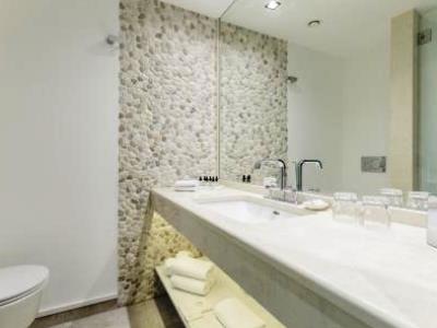 bathroom - hotel riva marina hvar - hvar, croatia