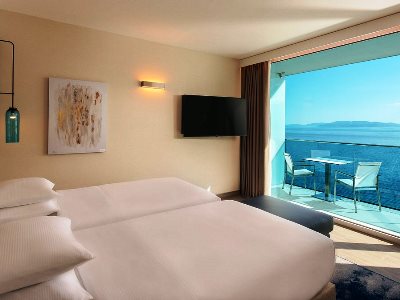 bedroom 2 - hotel hilton rijeka costabella beach resort - rijeka, croatia