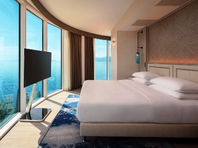 bedroom 3 - hotel hilton rijeka costabella beach resort - rijeka, croatia