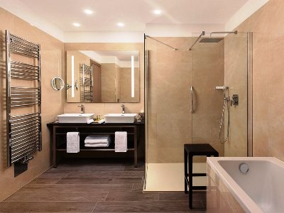 bathroom - hotel hilton rijeka costabella beach resort - rijeka, croatia