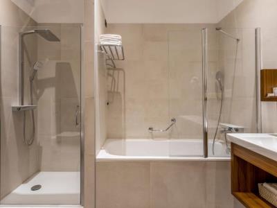 bathroom - hotel cornaro - split, croatia