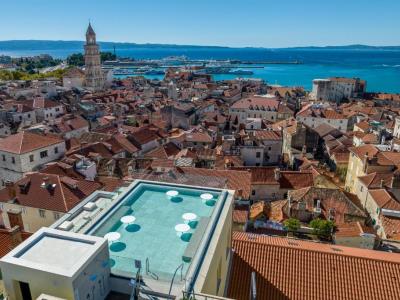 outdoor pool - hotel cornaro - split, croatia