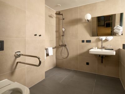 bathroom 1 - hotel ambasador - split, croatia