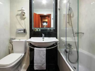bathroom - hotel international zagreb - zagreb, croatia