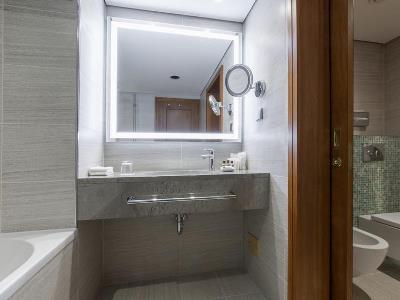 bathroom - hotel sheraton zagreb - zagreb, croatia