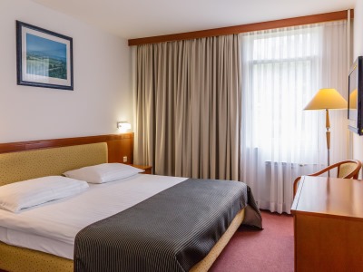 bedroom 1 - hotel jezero - plitvice, croatia