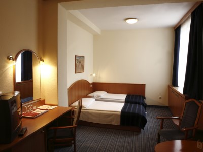 bedroom 3 - hotel benczur - budapest, hungary