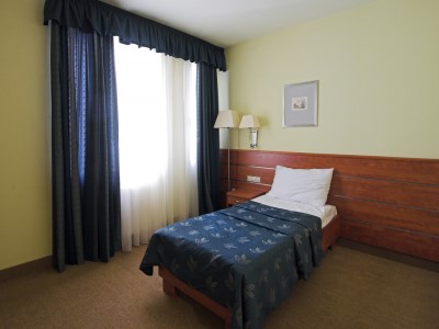 bedroom 4 - hotel benczur - budapest, hungary
