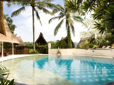 outdoor pool - hotel kupu kupu barong villas - bali island, indonesia