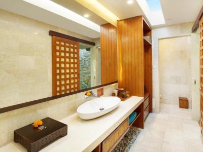 bathroom - hotel aksari villa seminyak - bali island, indonesia