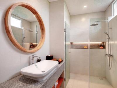 bathroom 2 - hotel aeera villa canggu ini vie hospitality - bali island, indonesia