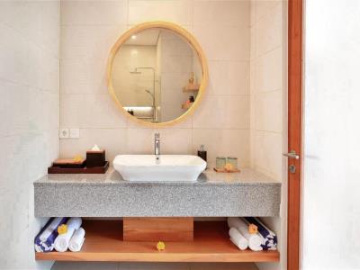 bathroom 1 - hotel aeera villa canggu ini vie hospitality - bali island, indonesia