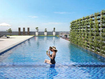 outdoor pool - hotel novotel suites yogyakarta malioboro - yogyakarta, indonesia