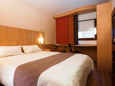 bedroom - hotel phoenix - yogyakarta, indonesia