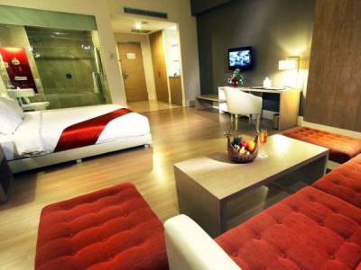 deluxe room - hotel grand jatra hotel balikpapan - balikpapan, indonesia