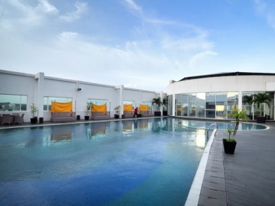 outdoor pool - hotel grand jatra hotel balikpapan - balikpapan, indonesia